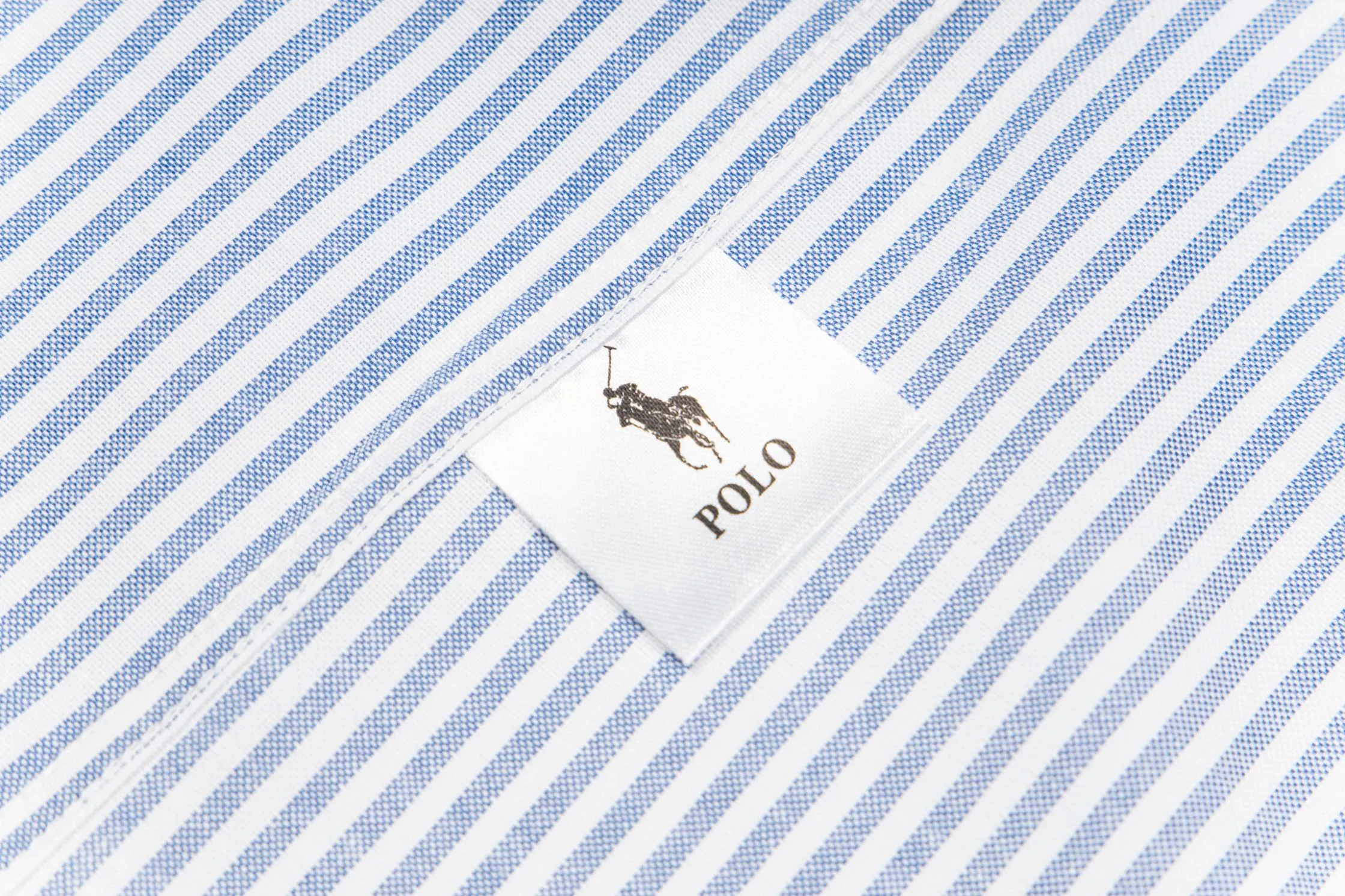 🅿️230 New: Style number: B114 Ralph Lauren/Ralph Lauren classic colorful small label striped casual shirt 1️⃣ Made of high-quality classic striped fabric, the upper body is soft and comfortable, extremely delicate, has a solid, smooth and soft feel. The fabric does not wrinkle, and the feel is invincible. The details are handled perfectly! 2️⃣Adopting the washing process, the workmanship details are perfectly controlled. They are all hemmed with vest technology, and the inside of the sleeves are also different. Different from the four-needle and five-thread workmanship, the collar is also designed with interlining, which shows high-end fashion and individuality. The style is fashionable, simple and elegant! 3️⃣It is very youthful and energetic, and can be easily worn by both men and women. It is very in line with the fashion aesthetic concepts of today's young people! Color: Striped Blue Sizes: S, M, L, XL